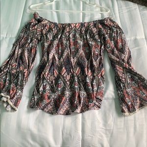 Off the shoulder shirt, flare out arms